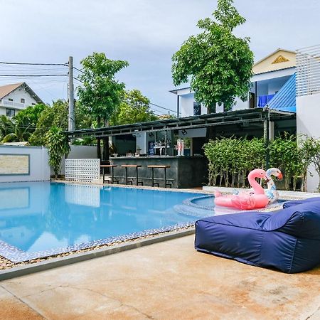 Queentown Hostel Siem Reap Exteriör bild